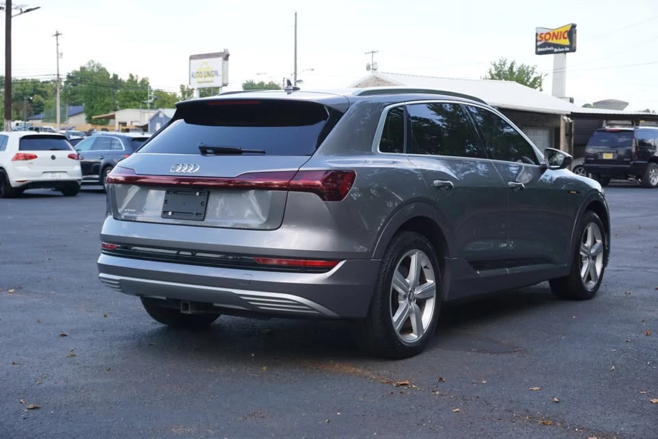 2019 Audi e-tron - Image 4 of 20