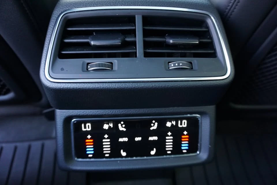 2019 Audi e-tron - Image 10 of 20