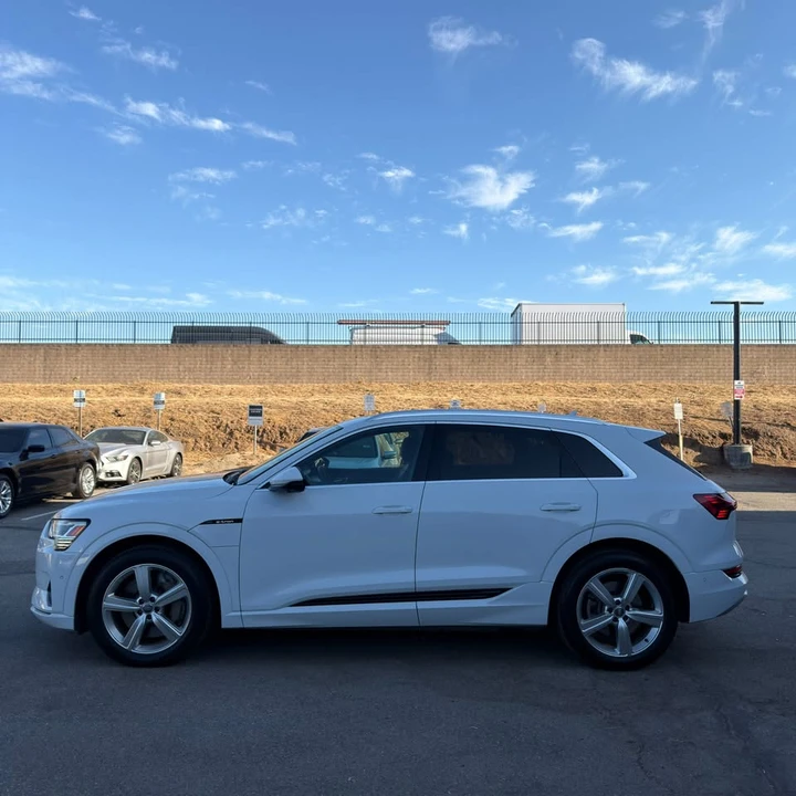 2019 Audi e-tron - Image 8 of 20