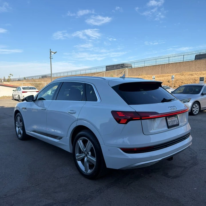 2019 Audi e-tron - Image 7 of 20