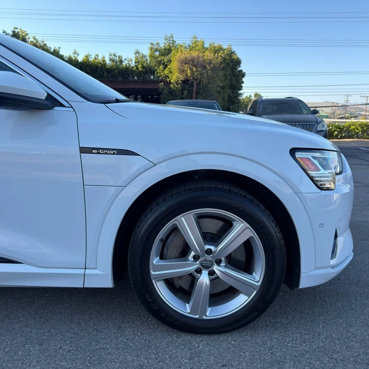 2019 Audi e-tron - Image 9 of 20