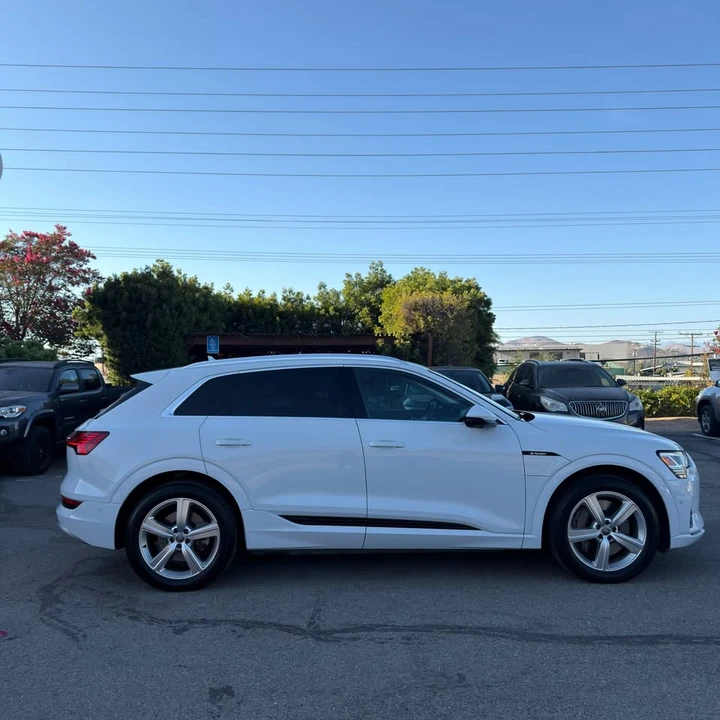 2019 Audi e-tron - Image 4 of 20