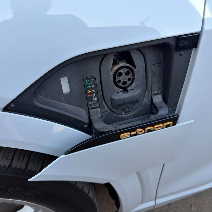 2019 Audi e-tron - Image 18 of 20