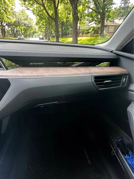 2019 Audi e-tron - Image 8 of 10