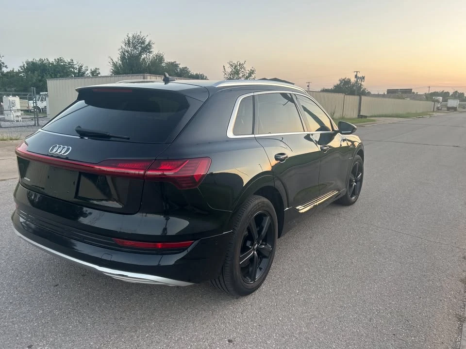 2019 Audi e-tron - Image 2 of 18