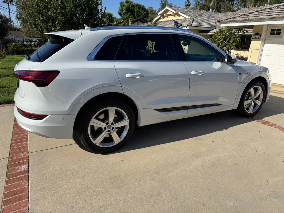 2019 Audi e-tron - Image 4 of 10