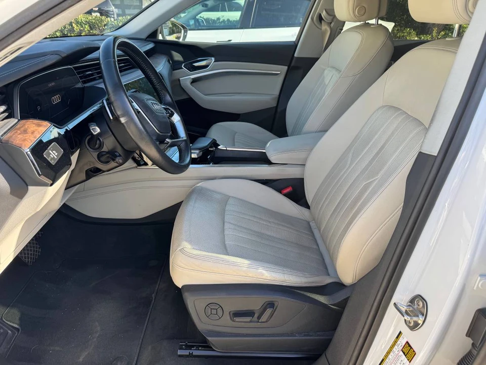 2019 Audi e-tron - Image 7 of 10