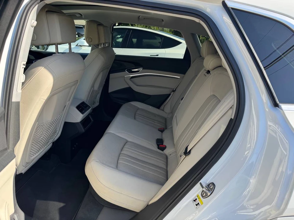 2019 Audi e-tron - Image 8 of 10