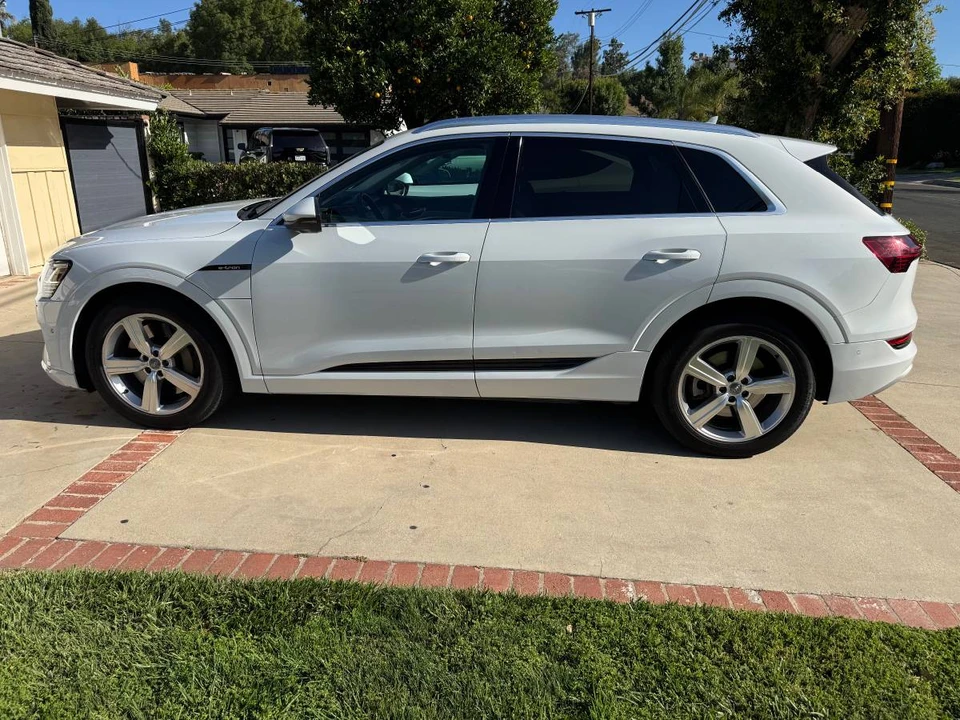 2019 Audi e-tron - Image 9 of 10