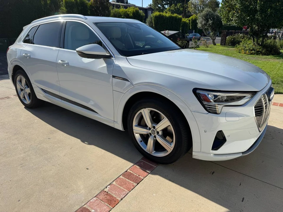2019 Audi e-tron - Image 5 of 10