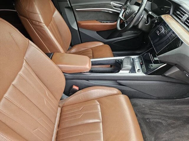 2019 Audi e-tron - Image 12 of 16