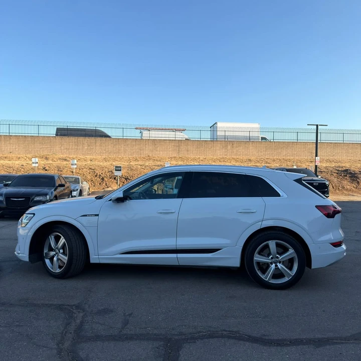 2019 Audi e-tron - Image 7 of 20