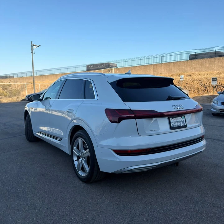 2019 Audi e-tron - Image 6 of 20