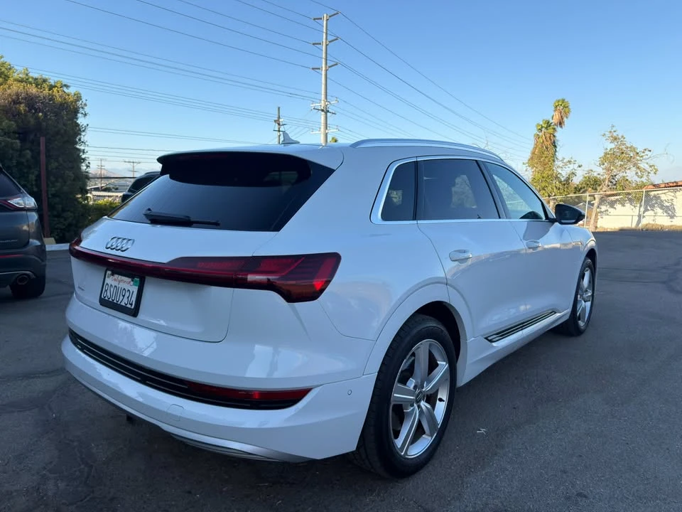 2019 Audi e-tron - Image 15 of 20