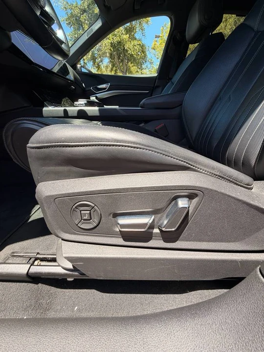 2019 Audi e-tron - Image 15 of 24