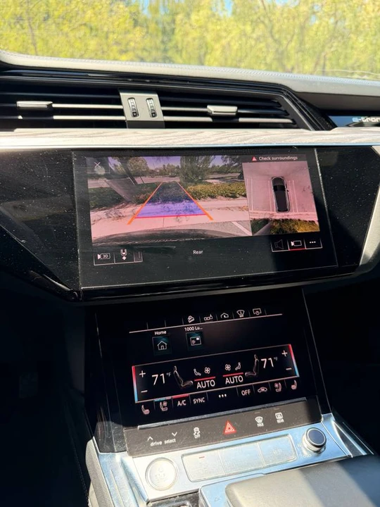 2019 Audi e-tron - Image 17 of 24