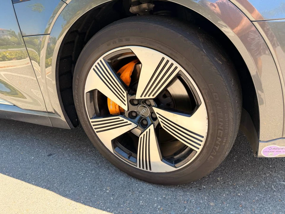 2019 Audi e-tron - Image 9 of 24