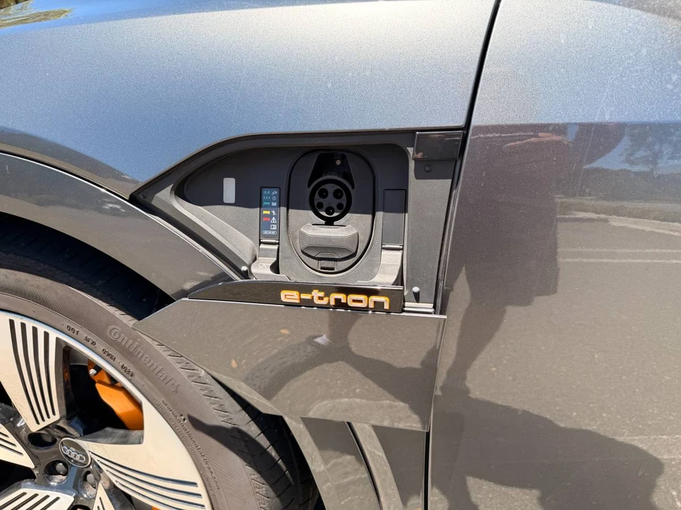 2019 Audi e-tron - Image 10 of 24