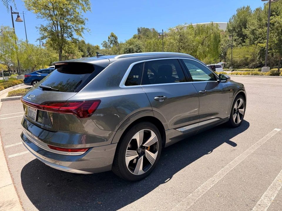 2019 Audi e-tron - Image 7 of 24