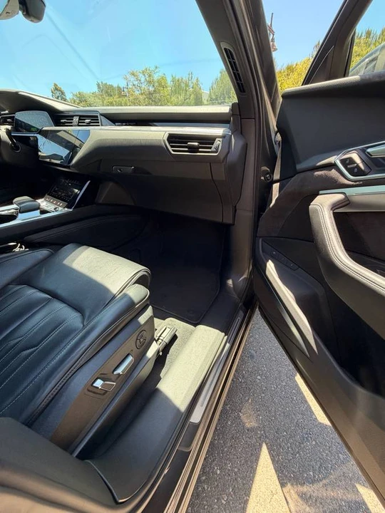2019 Audi e-tron - Image 14 of 24