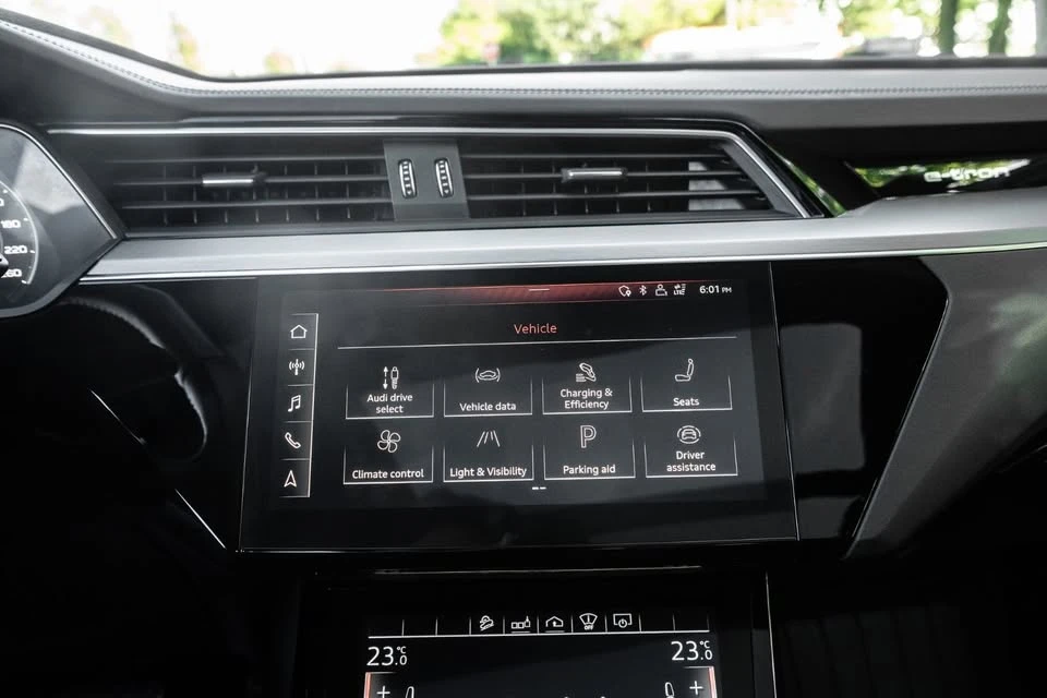 2019 Audi e-tron - Image 13 of 20