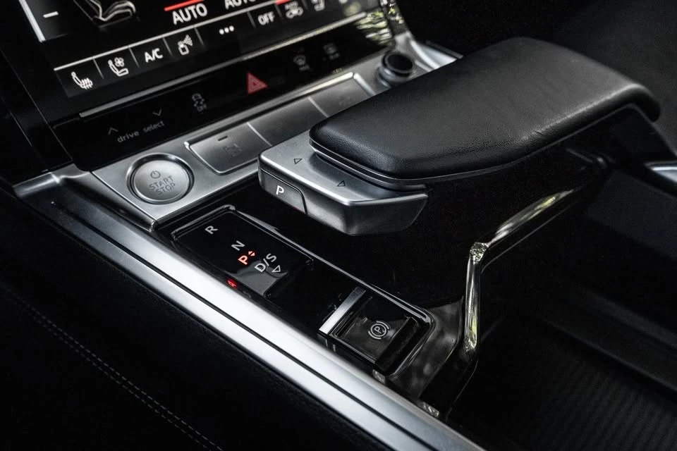 2019 Audi e-tron - Image 12 of 20
