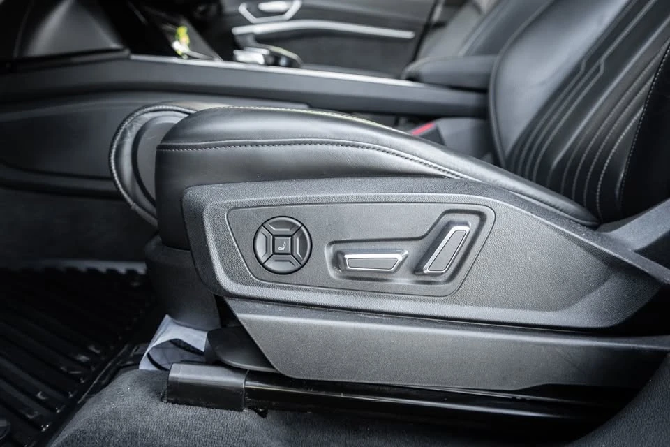 2019 Audi e-tron - Image 17 of 20