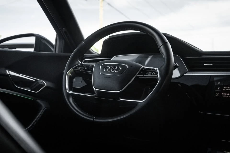 2019 Audi e-tron - Image 10 of 20