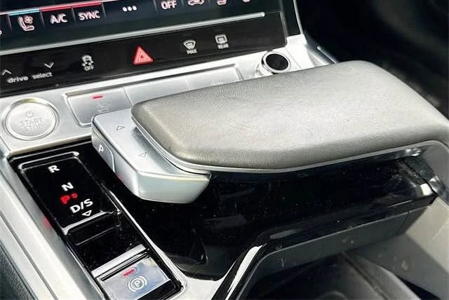 2019 Audi e-tron - Image 8 of 11