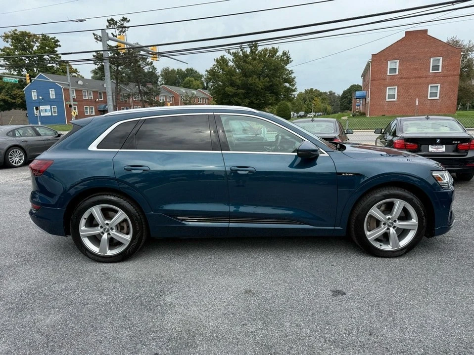 2019 Audi e-tron - Image 11 of 20