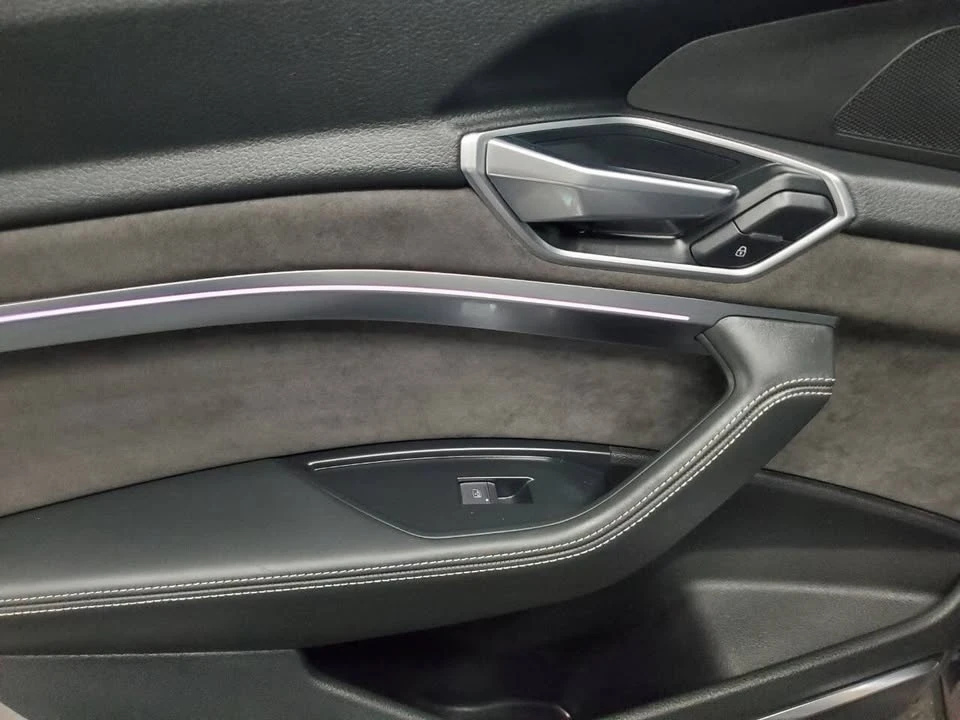 2019 Audi e-tron - Image 13 of 20