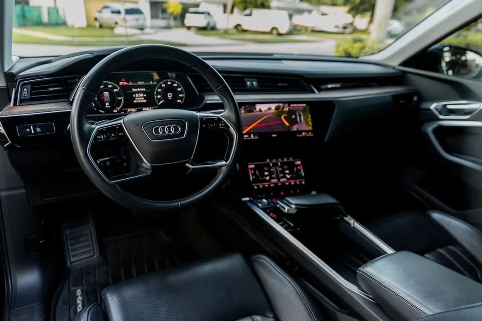 2019 Audi e-tron - Image 8 of 18