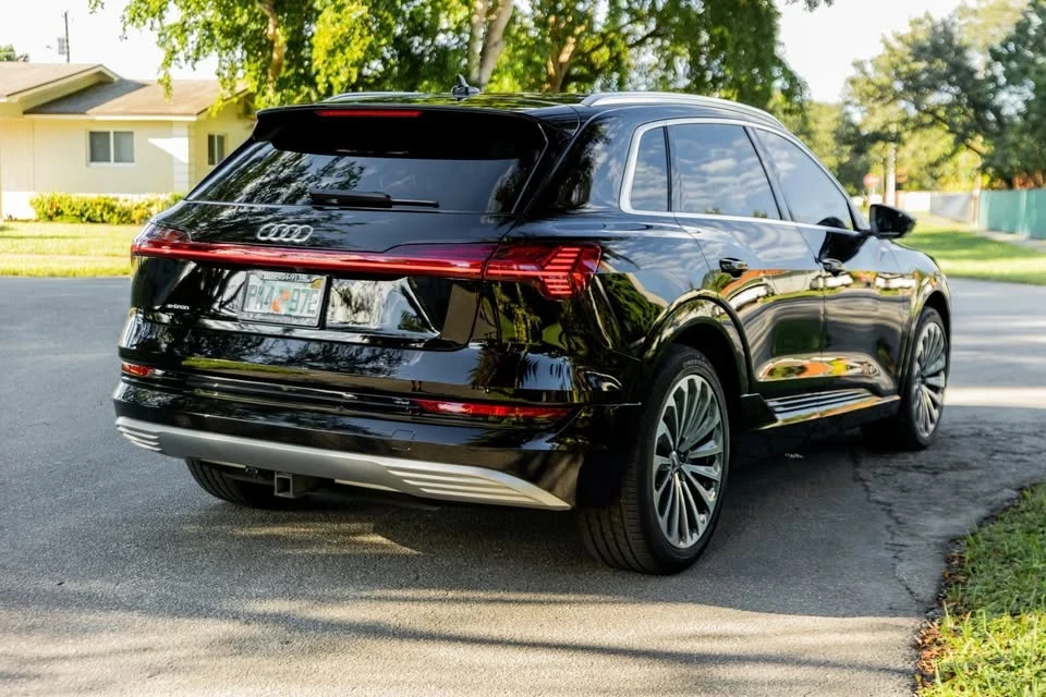 2019 Audi e-tron - Image 5 of 18