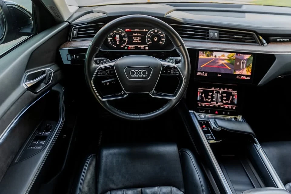 2019 Audi e-tron - Image 13 of 18