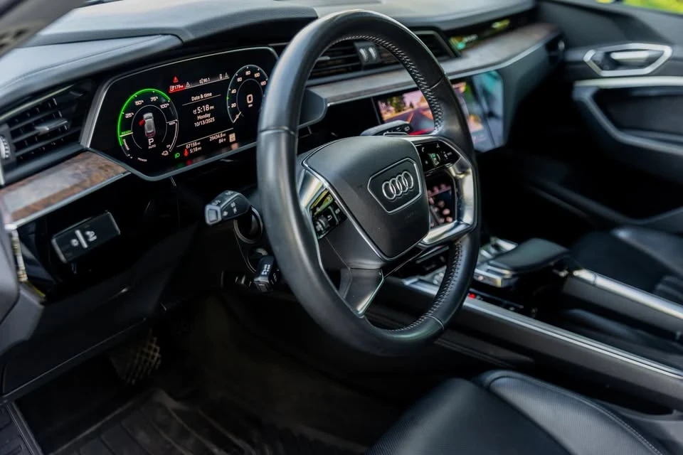 2019 Audi e-tron - Image 9 of 18
