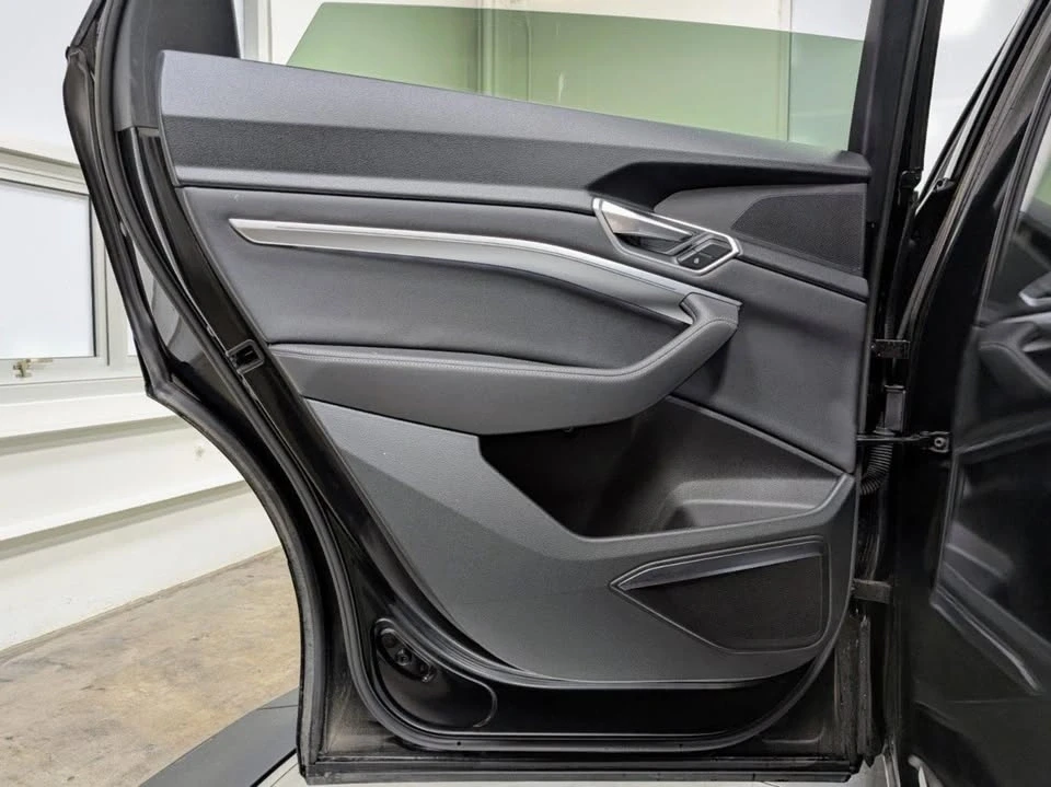 2019 Audi e-tron - Image 15 of 16