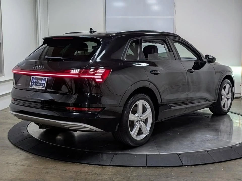 2019 Audi e-tron - Image 9 of 16