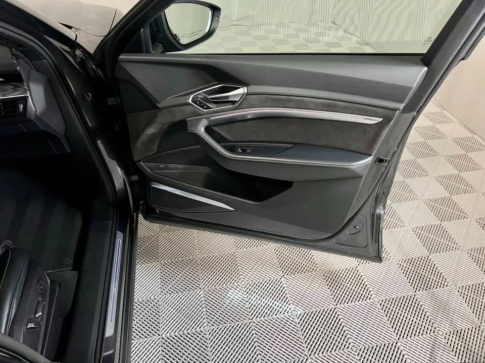 2019 Audi e-tron - Image 15 of 19