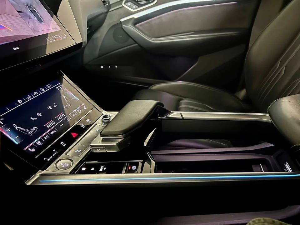 2019 Audi e-tron - Image 9 of 19