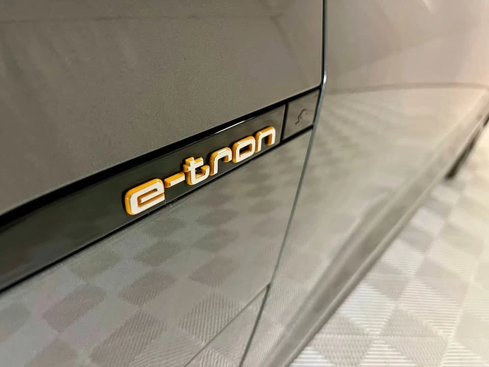 2019 Audi e-tron - Image 18 of 19