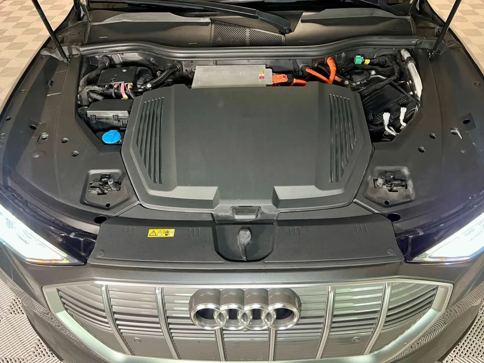 2019 Audi e-tron - Image 16 of 19