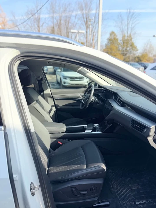 2019 Audi e-tron - Image 7 of 9