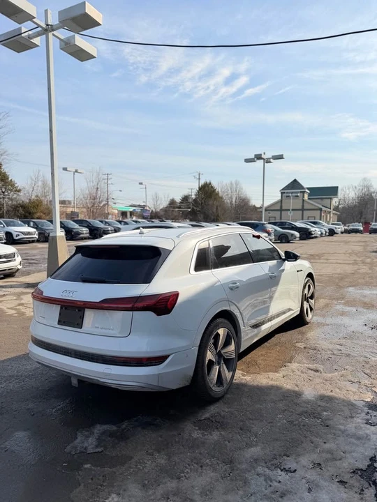 2019 Audi e-tron - Image 5 of 9