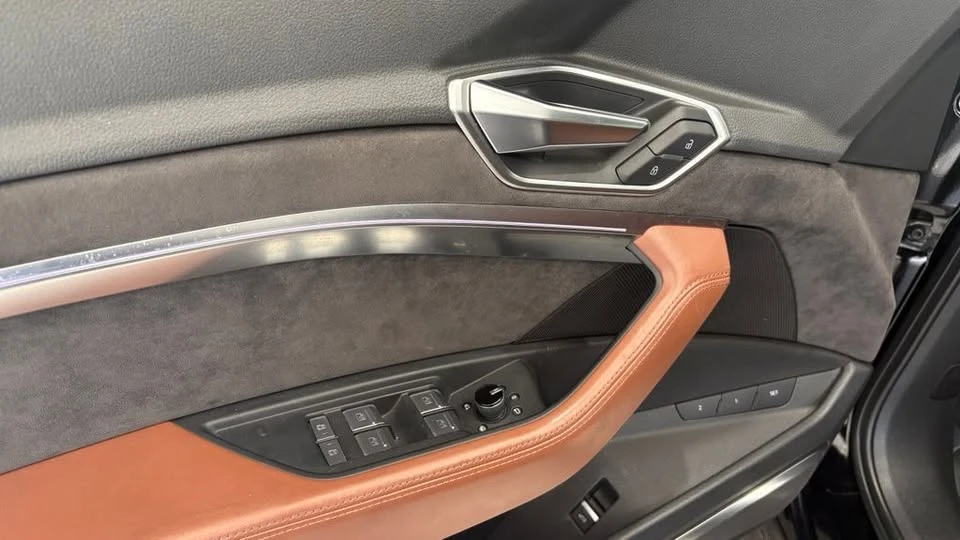 2019 Audi e-tron - Image 15 of 20
