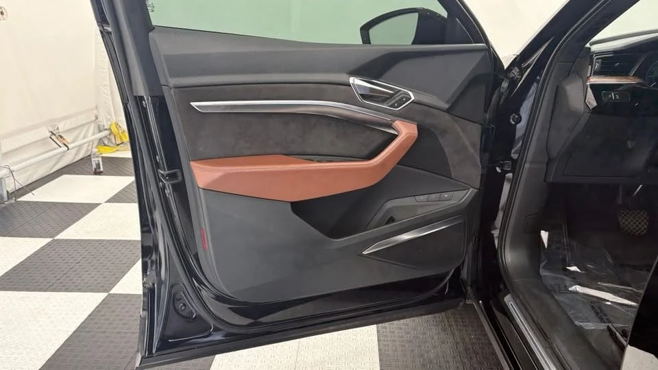 2019 Audi e-tron - Image 14 of 20