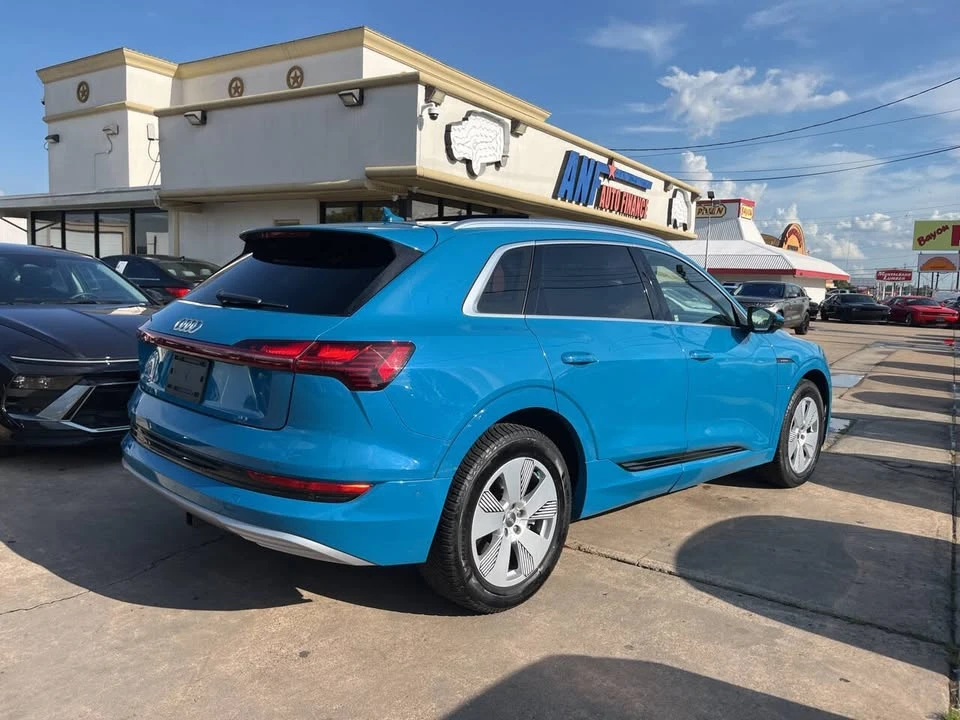 2019 Audi e-tron - Image 5 of 12