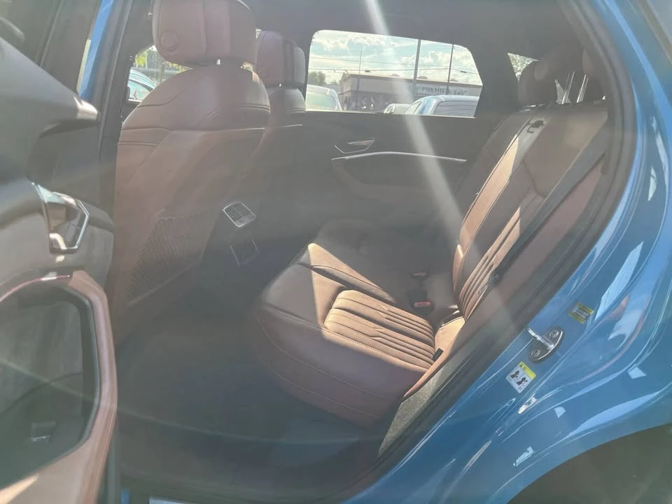 2019 Audi e-tron - Image 8 of 12