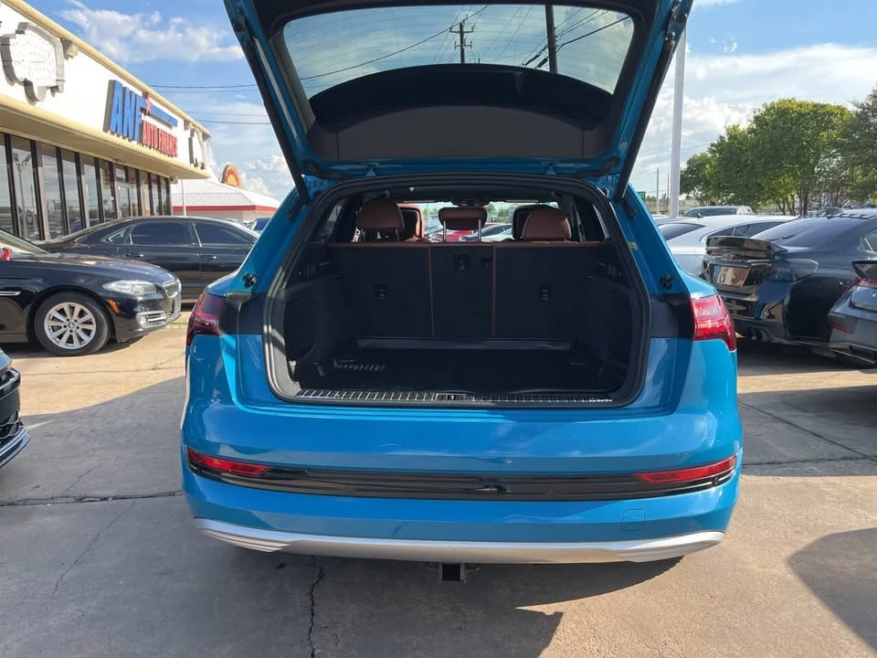 2019 Audi e-tron - Image 9 of 12