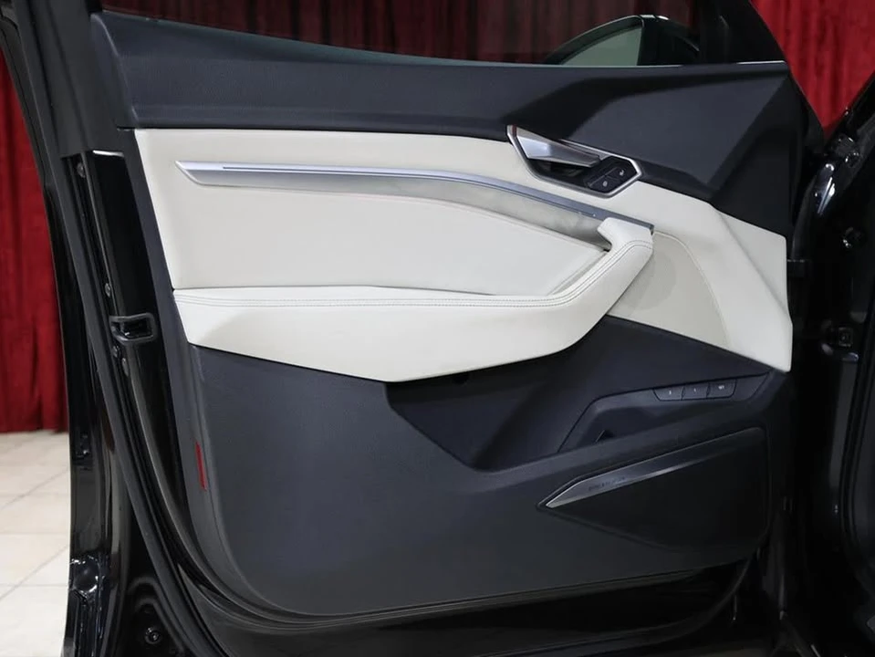 2019 Audi e-tron - Image 9 of 18
