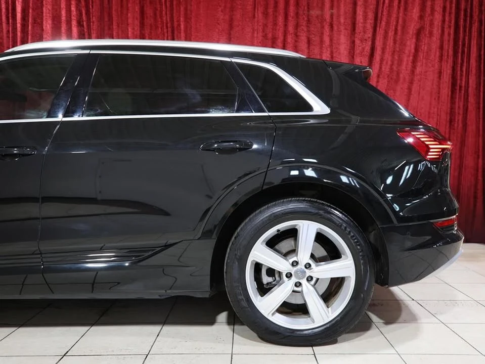 2019 Audi e-tron - Image 4 of 18